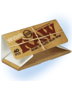 Pack of RAW King Size Supreme Creaseless Papers, natural and smooth for an enhanced smoking experience.