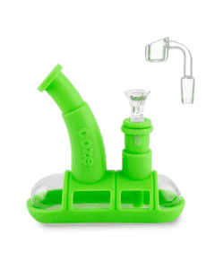 Steamboat Silicone Rig showcasing its flower bowl and quartz banger attachments.